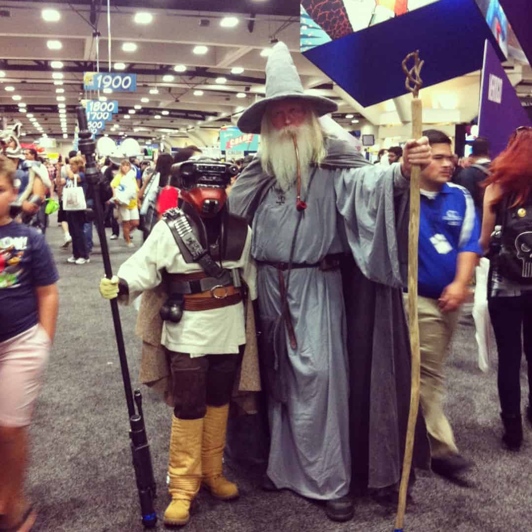 Boushh & Gandalf walk the Comic Con floor.